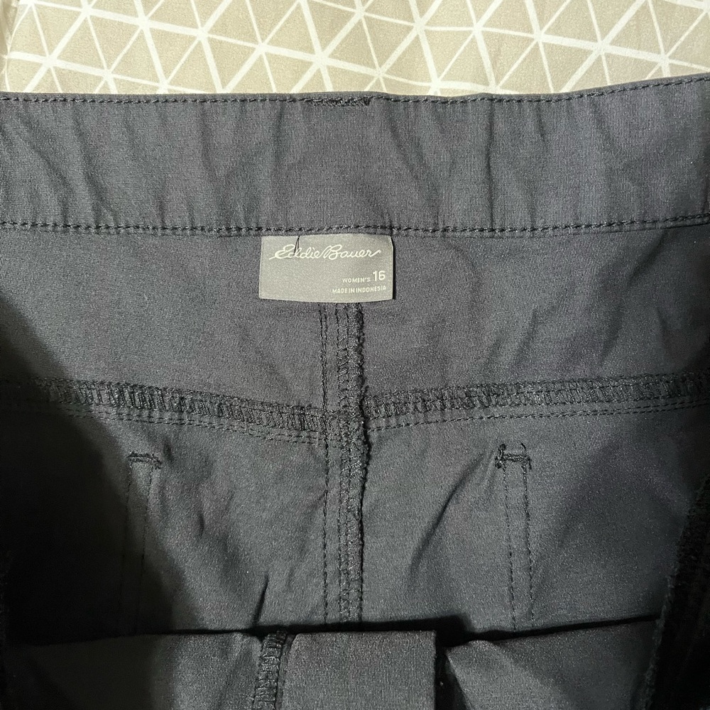 Eddie Bauer Ladies Black Convertible Cargo Pants - Picture 2 of 6